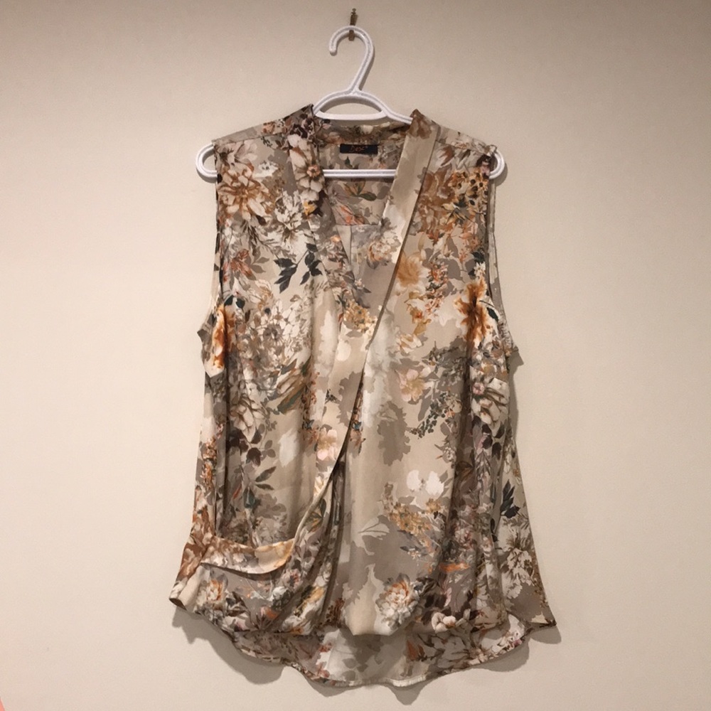Dex sleeveless blouse